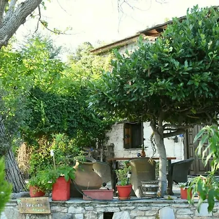 Stonehouse - The Secret Place Βυζίτσα